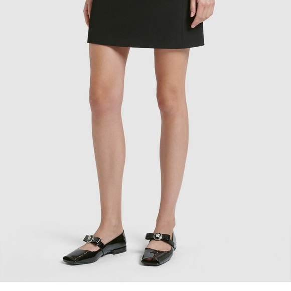 Versace Gianni
Ribbon patent leather ballet flats